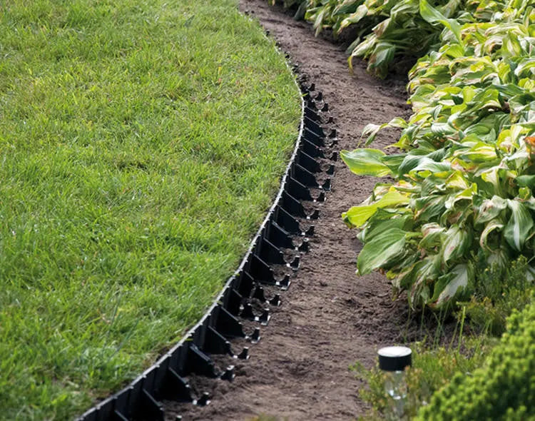 1m x 78mm Flexible Garden Lawn Grass Edge Edging Border + 5 Pegs - 